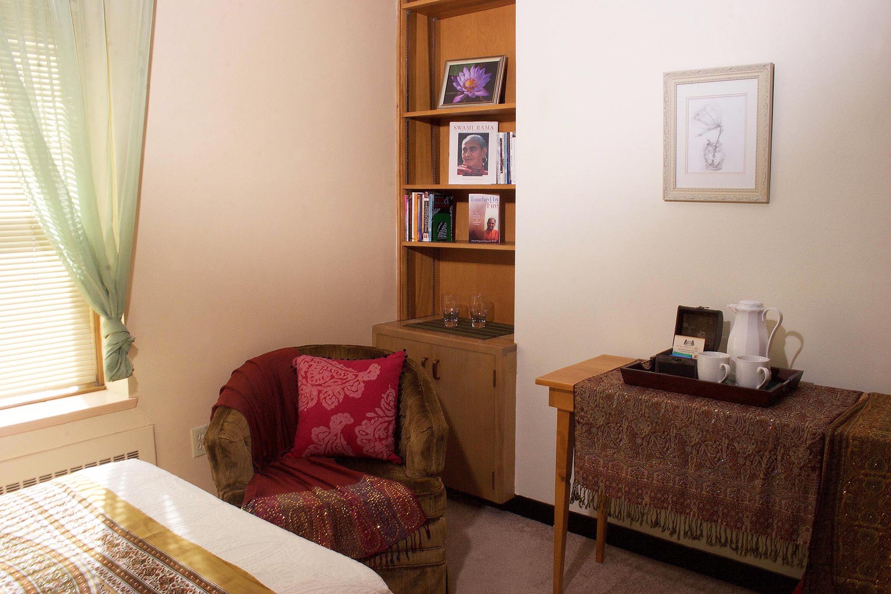 deluxe room - Himalayan Institute