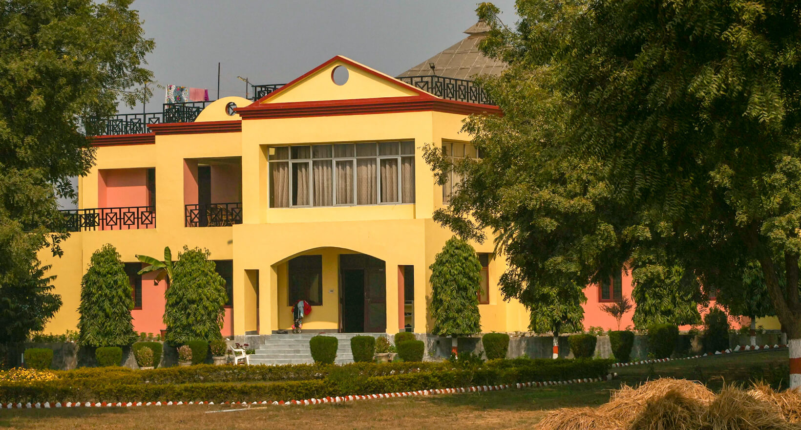 excursions rudra yaga 2025 main campus building - Himalayan Institute