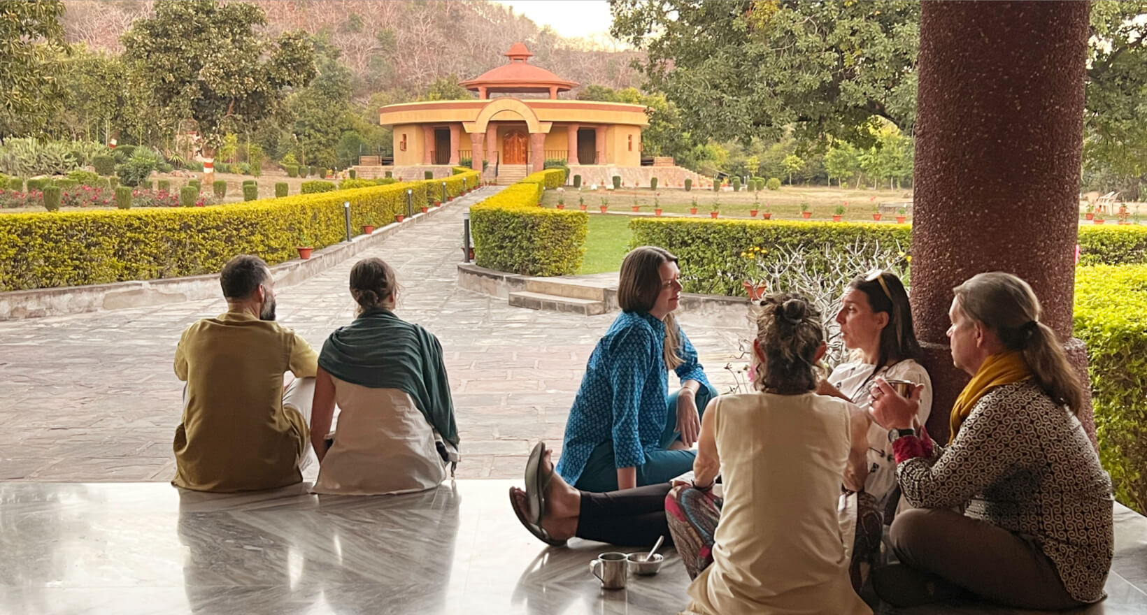 khajuraho chai front porch inline large - Himalayan Institute