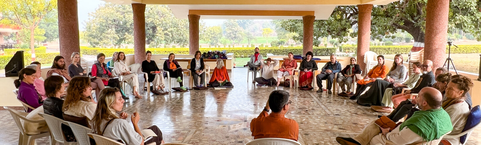 khajuraho satsang banner - Himalayan Institute